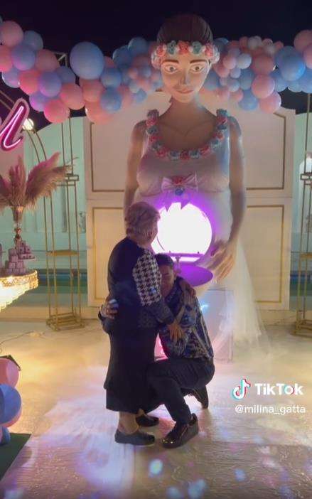 Viral nenek nikahi pemuda yang pantas jadi cucunya.