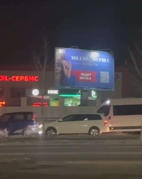 Viral gadis Rusia cari jodoh lewat papan reklame.