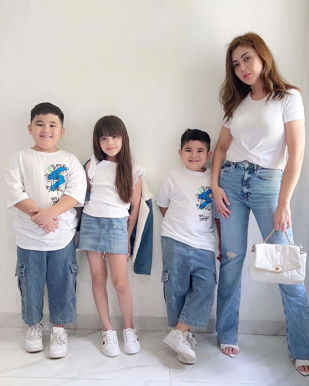 Dhena dan ketiga anaknya