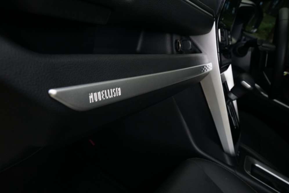 Kijang Innova Zenix Hybrid Modellista
