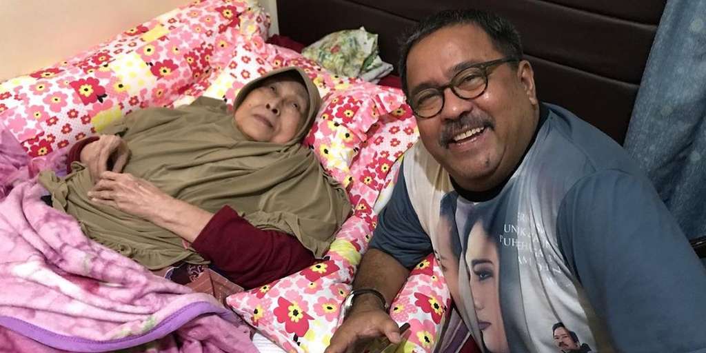Perjalanan Karir Aminah Cendrakasih Perjalanan Karir Aminah Cendrakasih