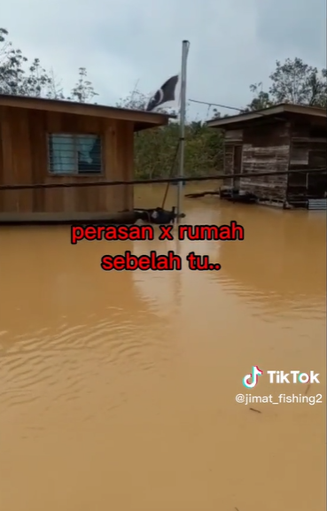Dulu Diejek karena Bangun Rumah Terapung, Pria Ini Tersenyum saat Banjir