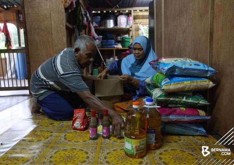 Dulu Diejek karena Bangun Rumah Terapung, Pria Ini Tersenyum saat Banjir