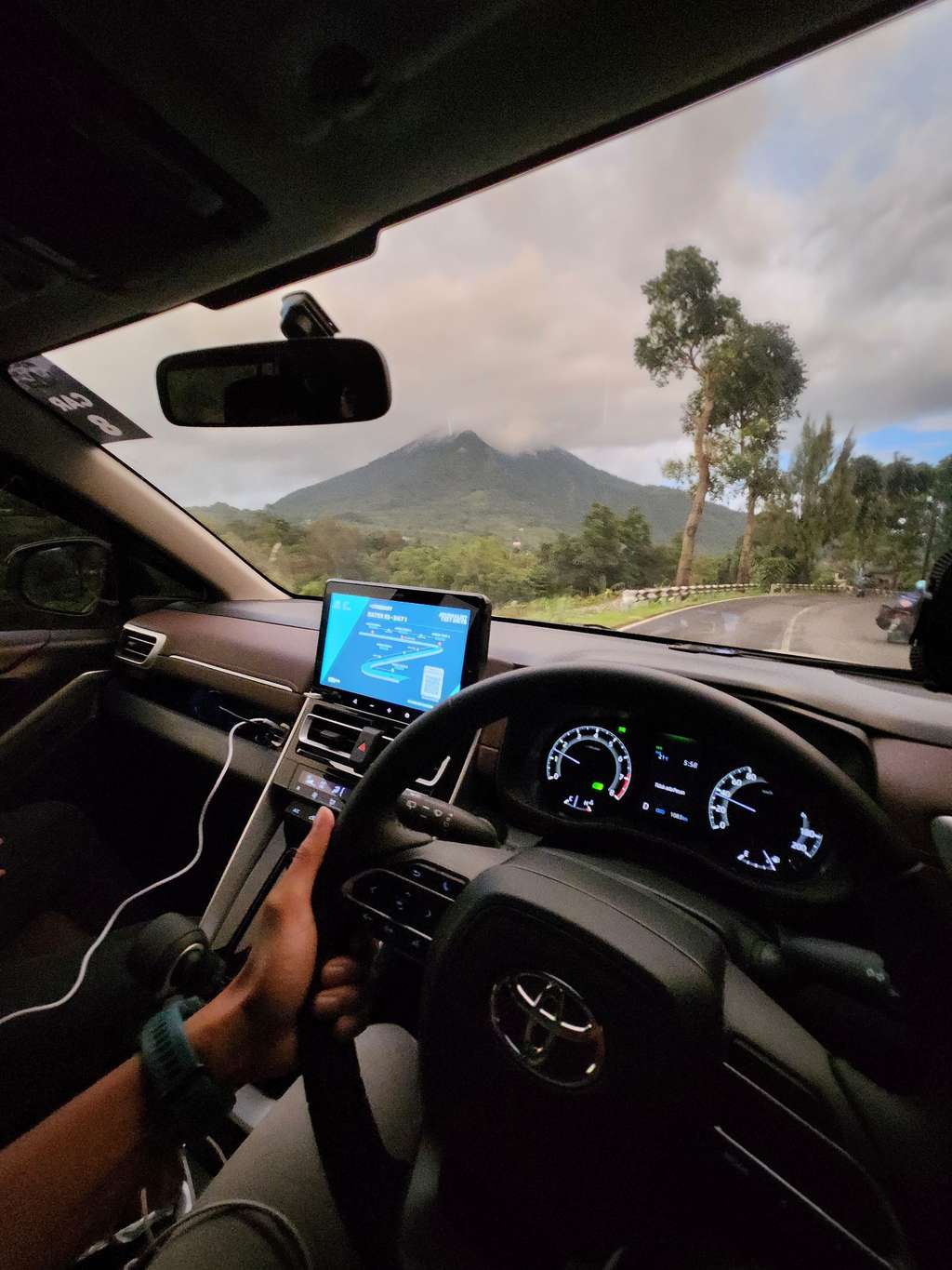 Kijang Innova Zenix