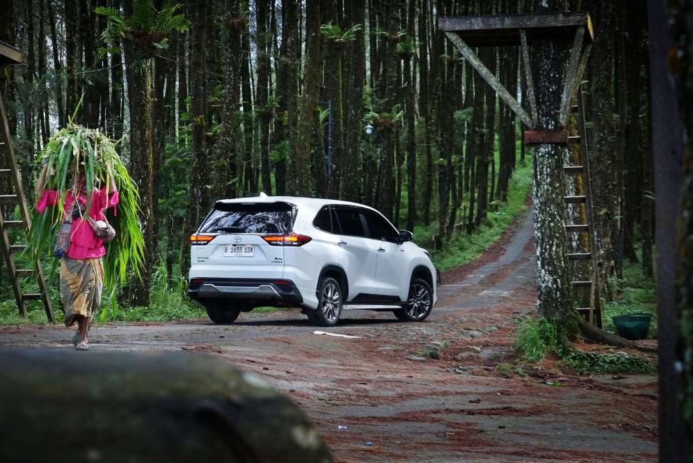 Kijang Innova Zenix