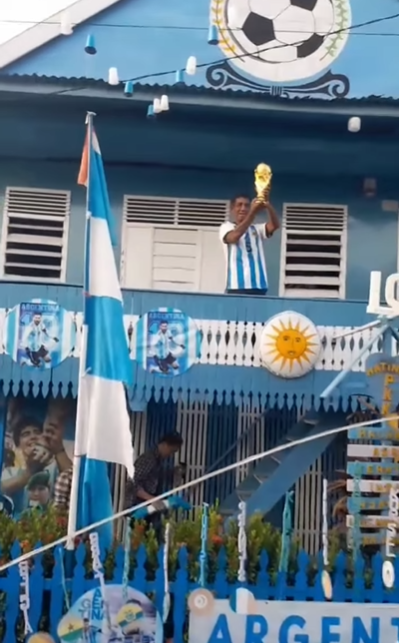 Pria di Sulbar Bangun Rumah Serba Argentina hingga Beri Nama Messi pada Cucu