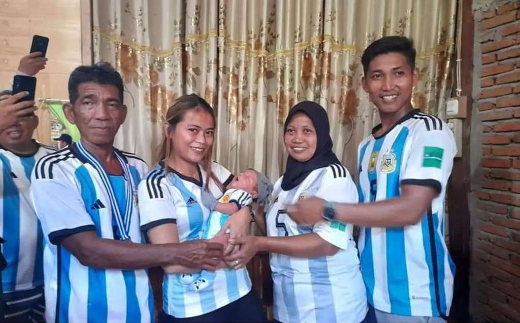 Pria di Sulbar Bangun Rumah Serba Argentina hingga Beri Nama Messi pada Cucu