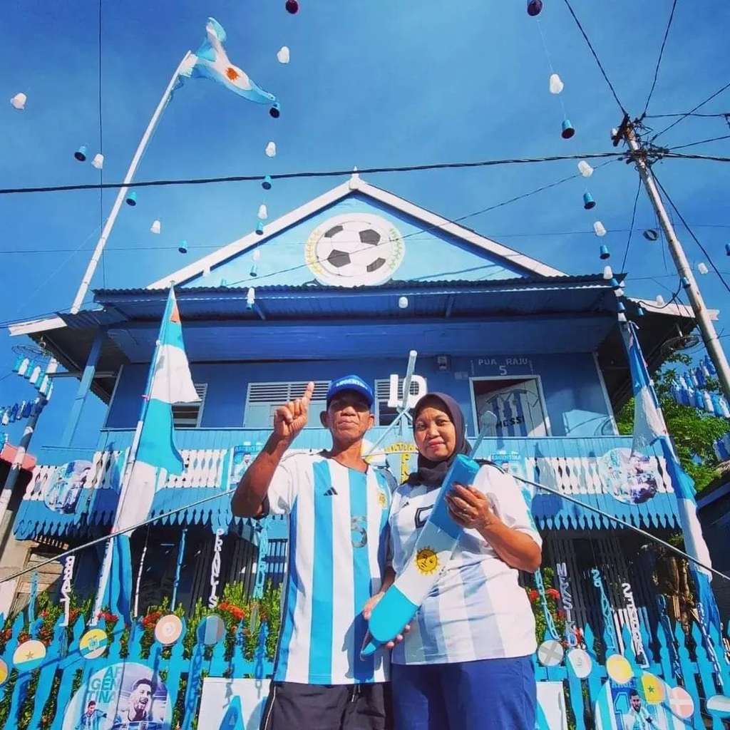 Pria di Sulbar Bangun Rumah Serba Argentina hingga Beri Nama Messi pada Cucu