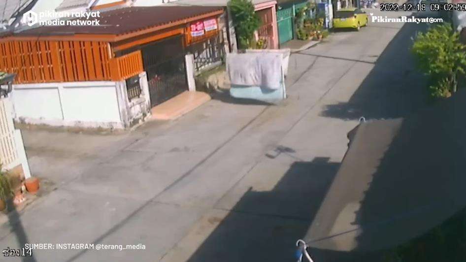 Viral jemuran bertingkah aneh saat siang bolong.