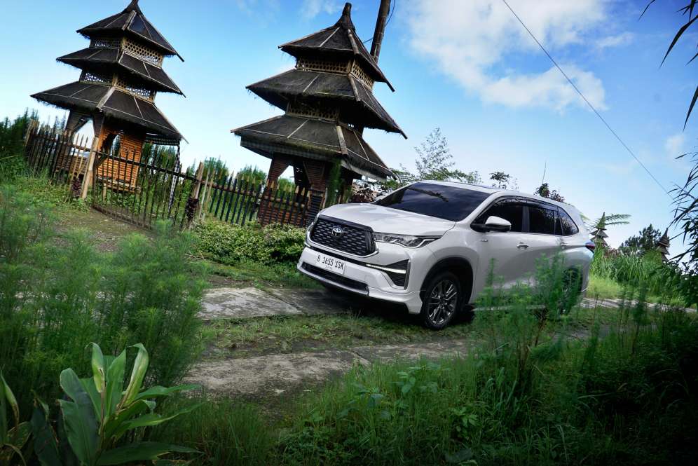 Kijang Innova Zenix Hybrid