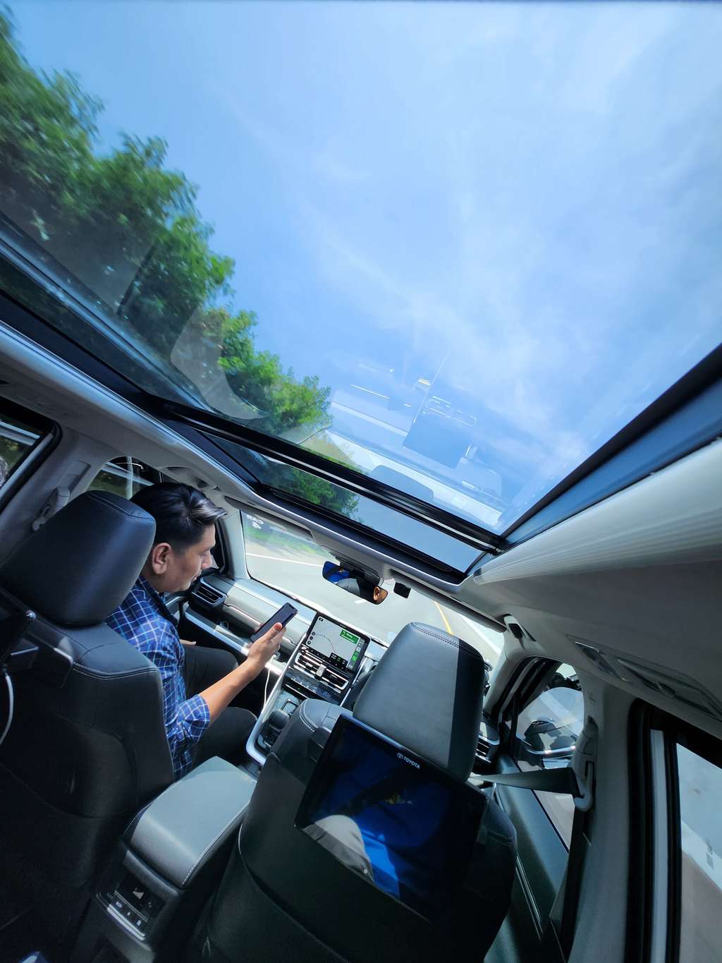Kijang Innova Zenix Hybrid