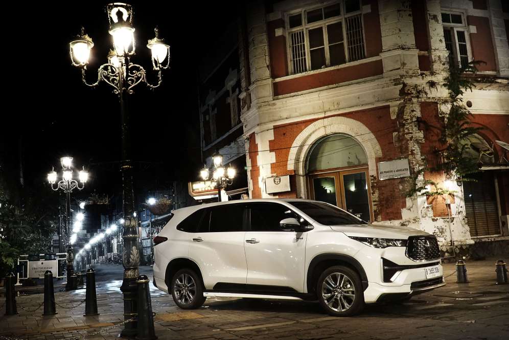 Kijang Innova Zenix Hybrid