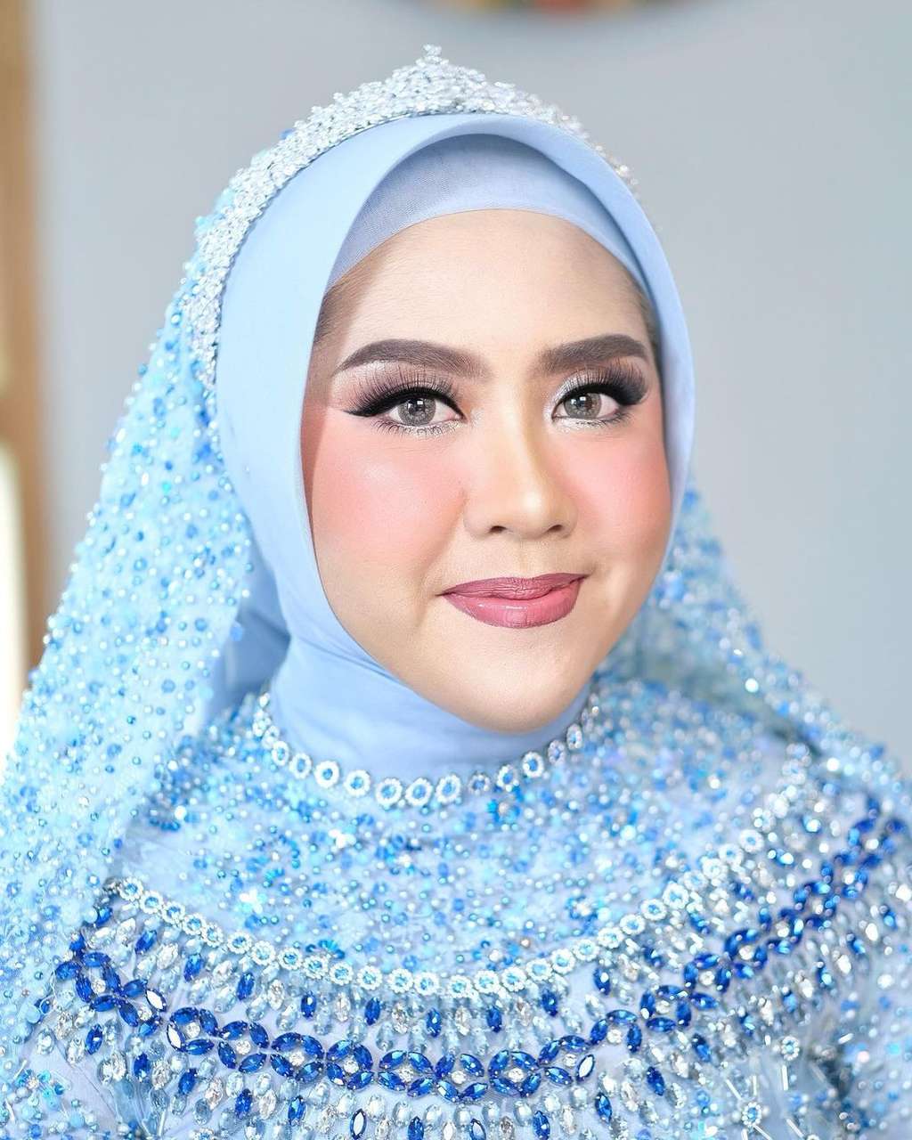 Padu Padan Hijab dan Mahkota
