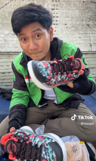 Nasib Mujur Driver Ojol Mendadak Diberi Sepatu Branded oleh Gading Marten