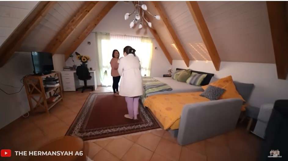 Kamar rumah keluarga Sarah pacar Azriel