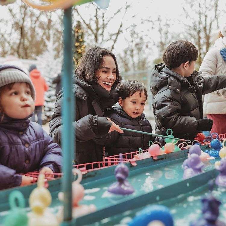Liburan keluarga Andien