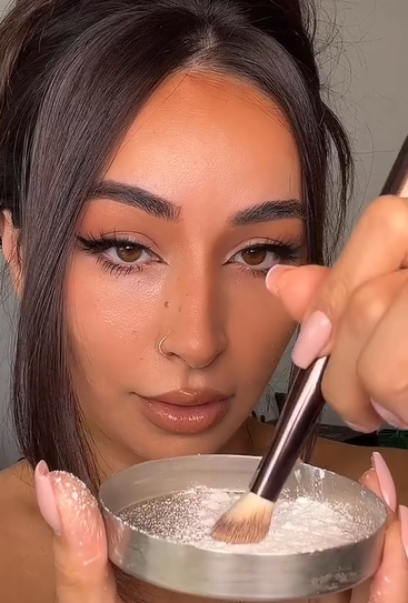 Mencampur Concealer dengan Translucent Powder