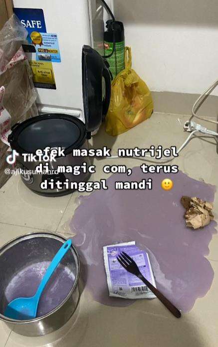 Bikin puding ala anak kos pakai magic com malah berubah jadi seperti slime.