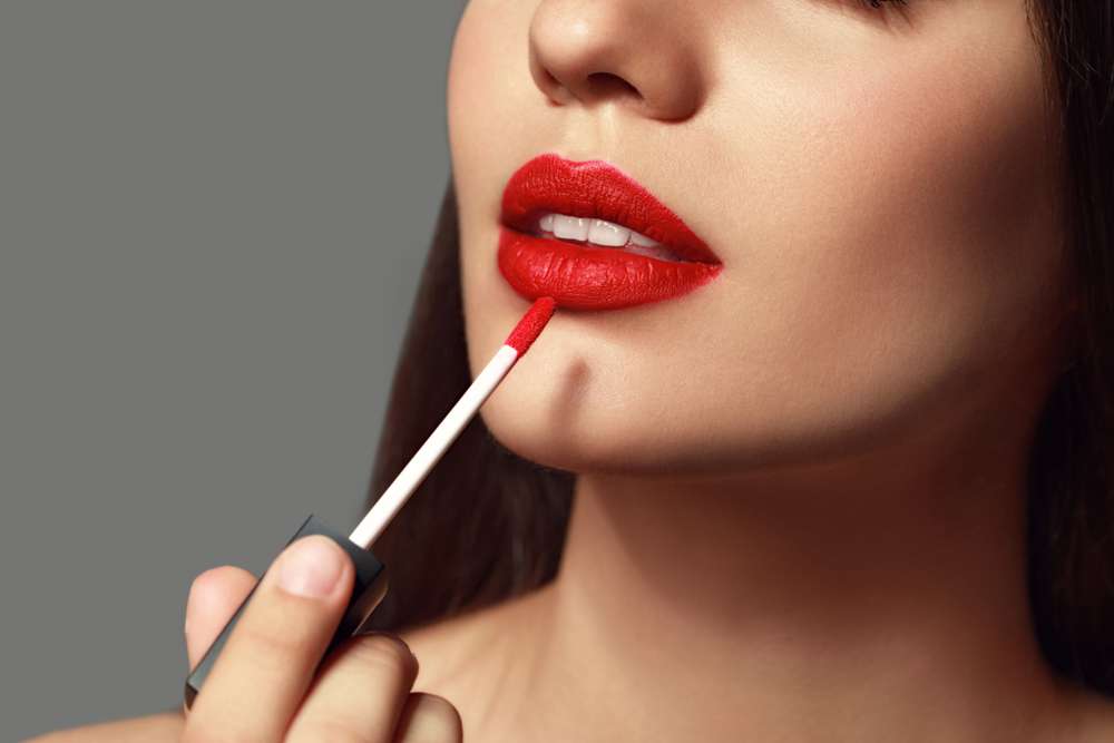 Tips Maksimalkan Penggunaan Produk Pemulas Bibir Berdasarkan Jenisnya, Ternyata Beda Lho!