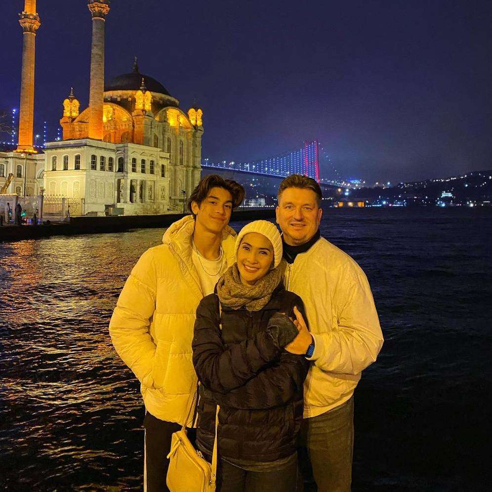 Keluarga Maudy dan Erik