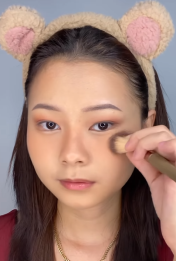 Memakai Makeup