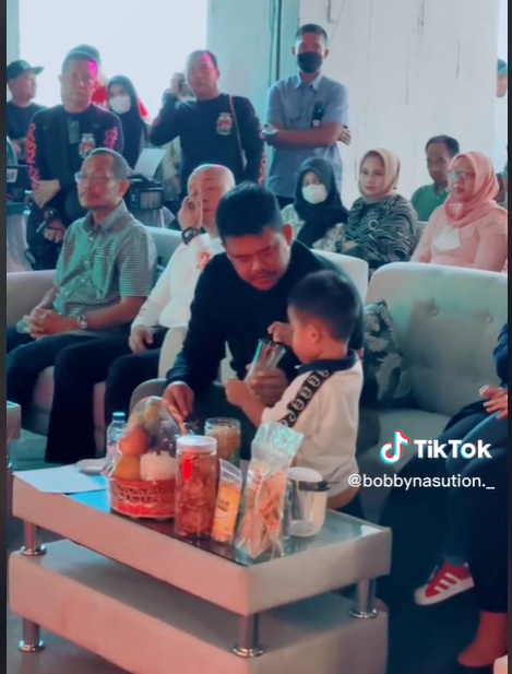 Tingkah Gemas Nahyan Jadi Ajudan Sang Ayah Wali Kota Medan