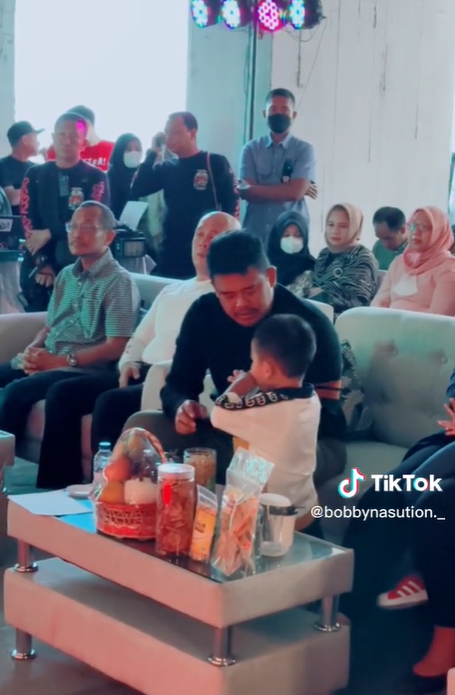 Tingkah Gemas Nahyan Jadi Ajudan Sang Ayah Wali Kota Medan