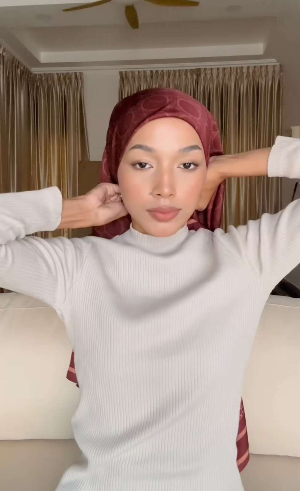 Kerudung Segi Empat Bermotif Terlilit Rapi, Cari Tahu Caranya Kerudung Segi Empat Bermotif Terlilit Rapi, Cari Tahu Caranya