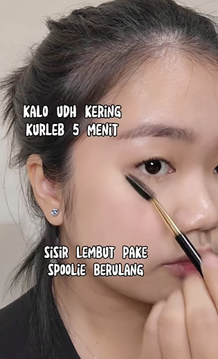 Membersihkan Noda Makeup