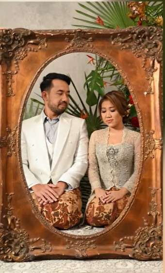 Kiky Saputri dan Khairi calon suaminya Kiky Saputri dan Khairi calon suaminya