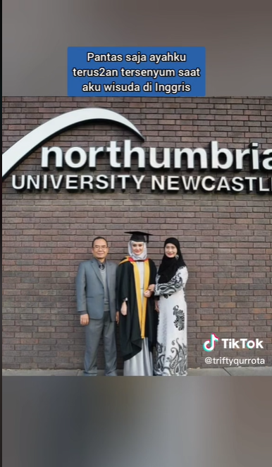 momen wisuda