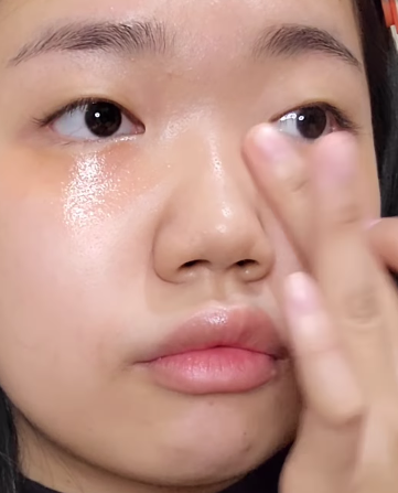 Memakai Tinted Lip Balm