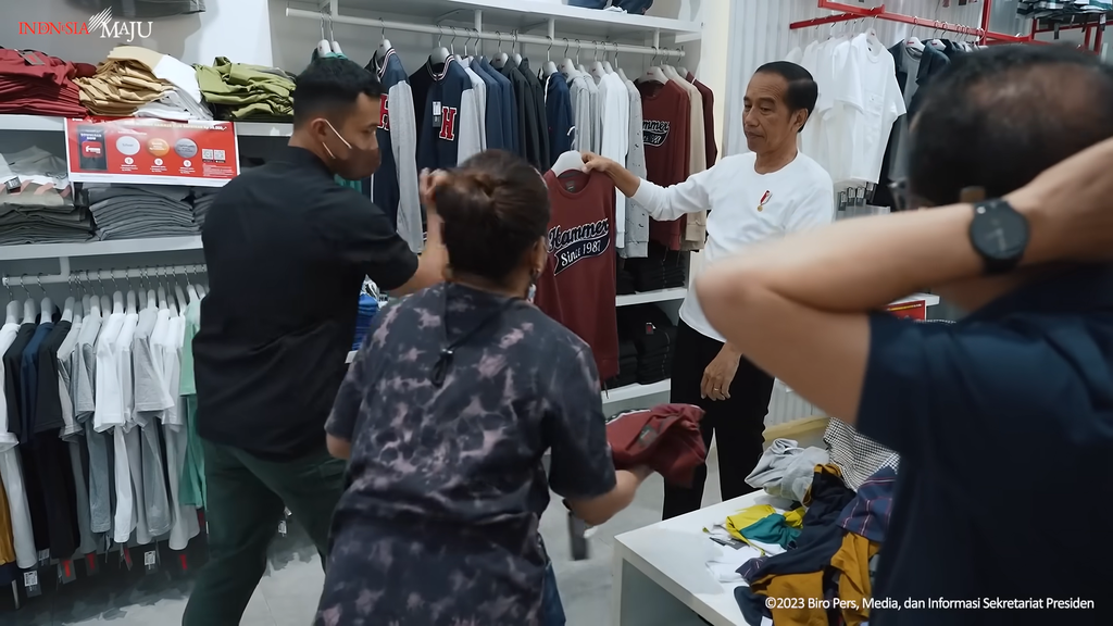 Gaya Jokowi dan Para Menteri Ngemal di Pekanbaru