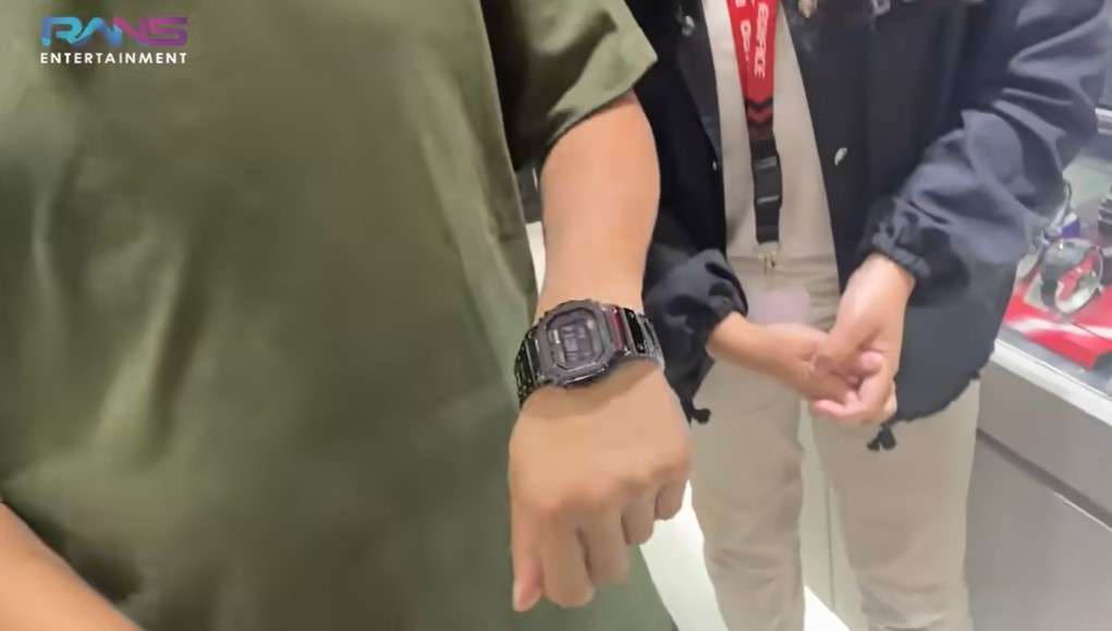Raffi Ahmad borong jam tangan buat karyawan