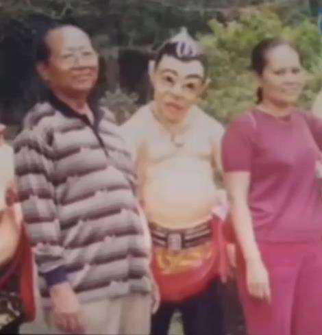 Ayah Tiko dulunya pejabat di Departemen Keuangan.