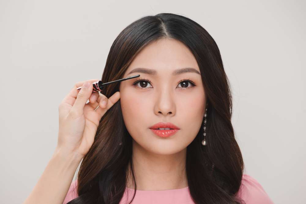 Newbie Wajib Tahu, Ini Beauty Hacks yang Bisa Dilakukan untuk Mempercantik Riasan Matamu