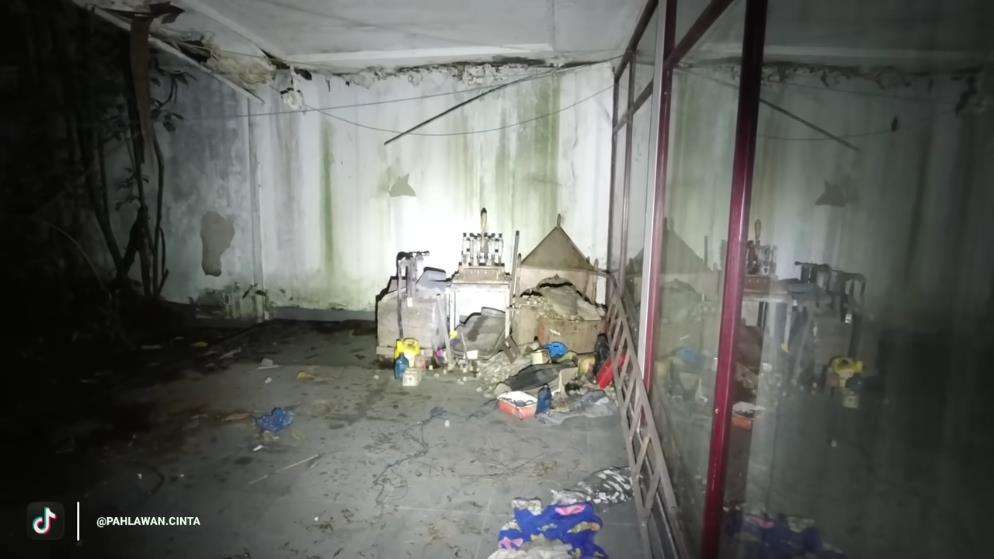 Rumah mewah terbengkalai milik Pak Harto di Bandung.