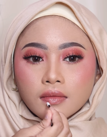 Merapikan Lipstik