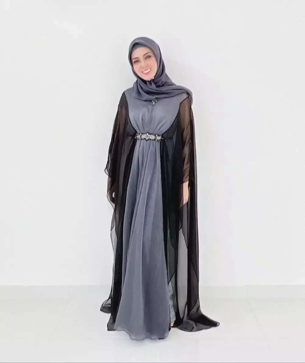 Dhena Devanka Berhijab