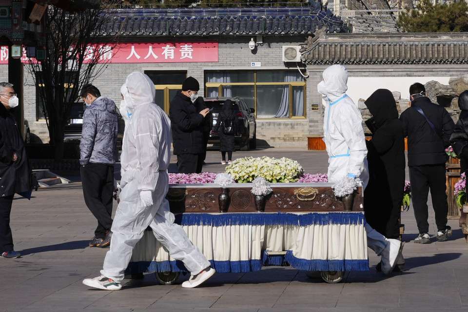 Ruang krematorium China penuh sesak