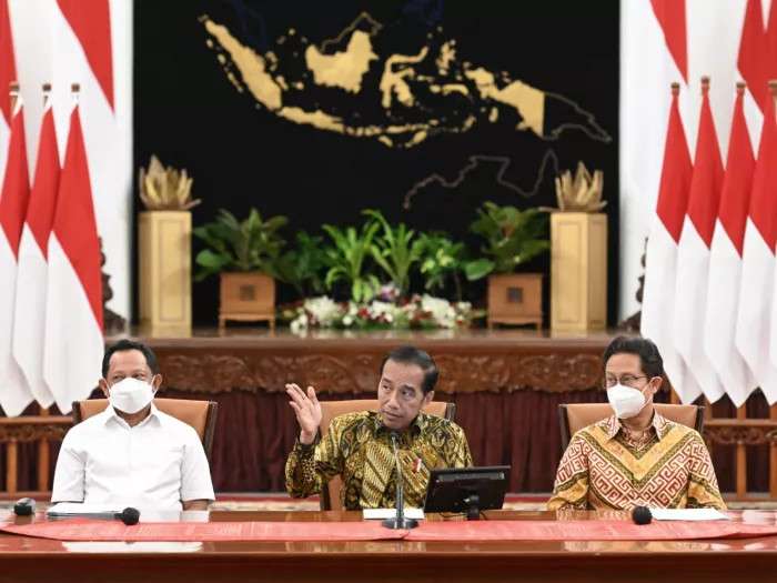 Jokowi saat jumpa pers pencabutan PPKM