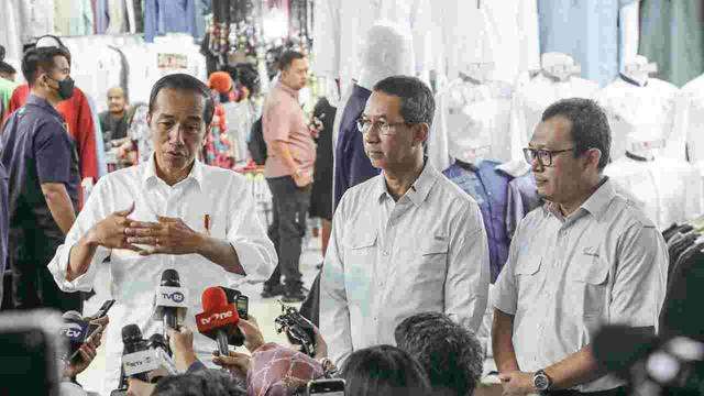 Jokowi saat jumpa pers tanpa masker di Pasar Tanah Abang