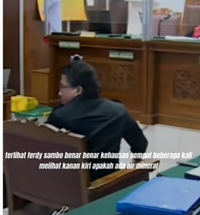 Momen Ferdy Sambo Dicueki Meski Kehausan di Ruang Sidang