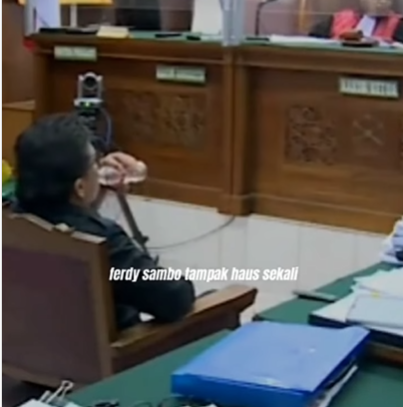 Momen Ferdy Sambo Dicueki Meski Kehausan di Ruang Sidang