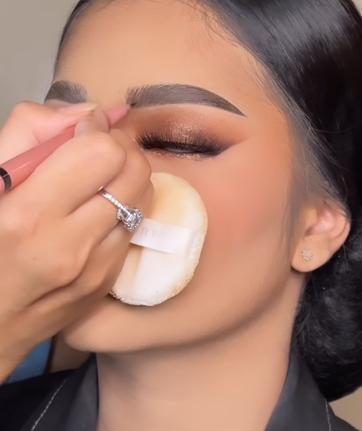 Memakai Eyeliner