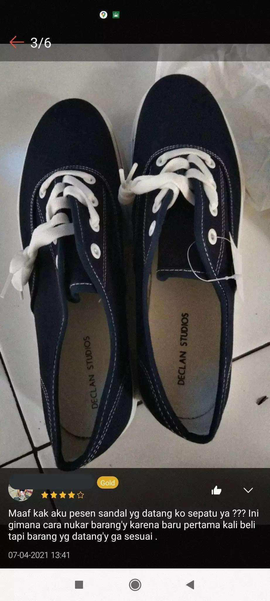 Momen apes beli sepatu online.