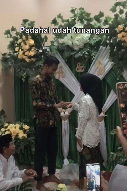 Batal menikah gara-gara adat.