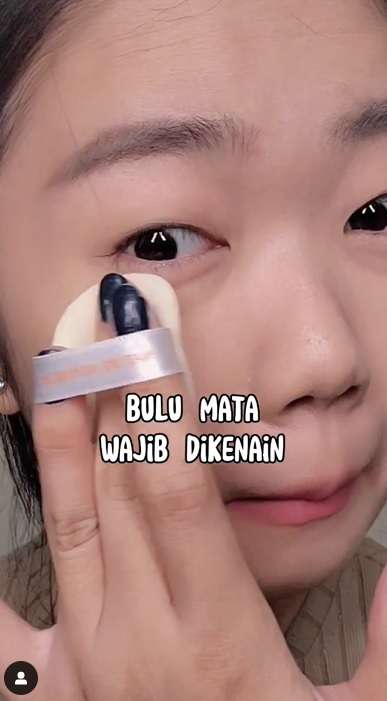 Memakai Bedak