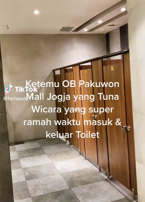 Tak Sengaja Bertemu OB Tuna Wicara Super Ramah di Mal, Aksi Pria Ini Bikin Tersentuh