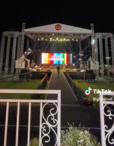 Acara Khitanan Ini Super Mewah Layaknya Konser Akbar, Warga Ikut Pesta Acara Khitanan Ini Super Mewah Layaknya Konser Akbar, Warga Ikut Pesta